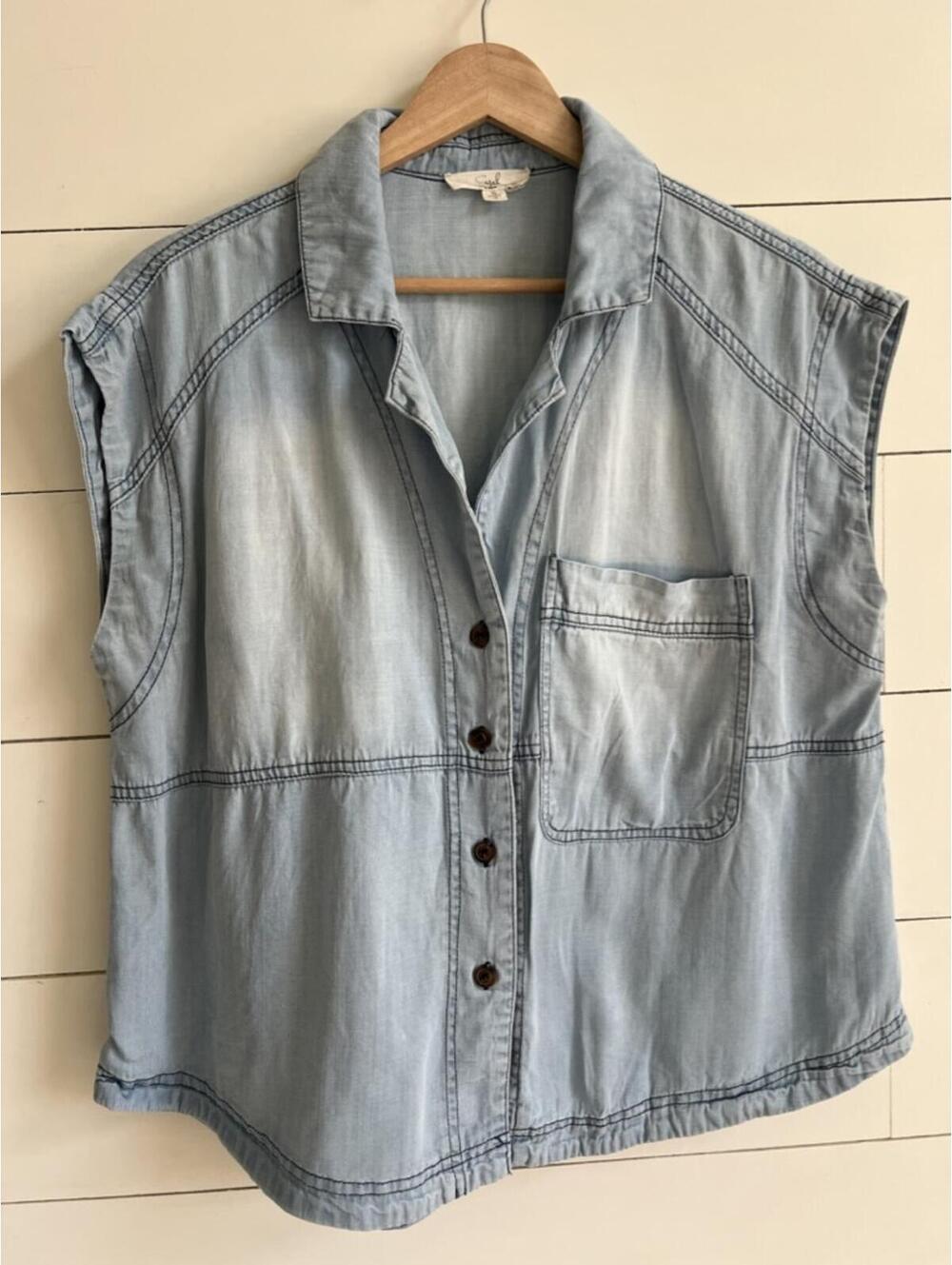 Easel Chambray Denim Blouse Top Women's Size S Boxy Summery Western Coastal